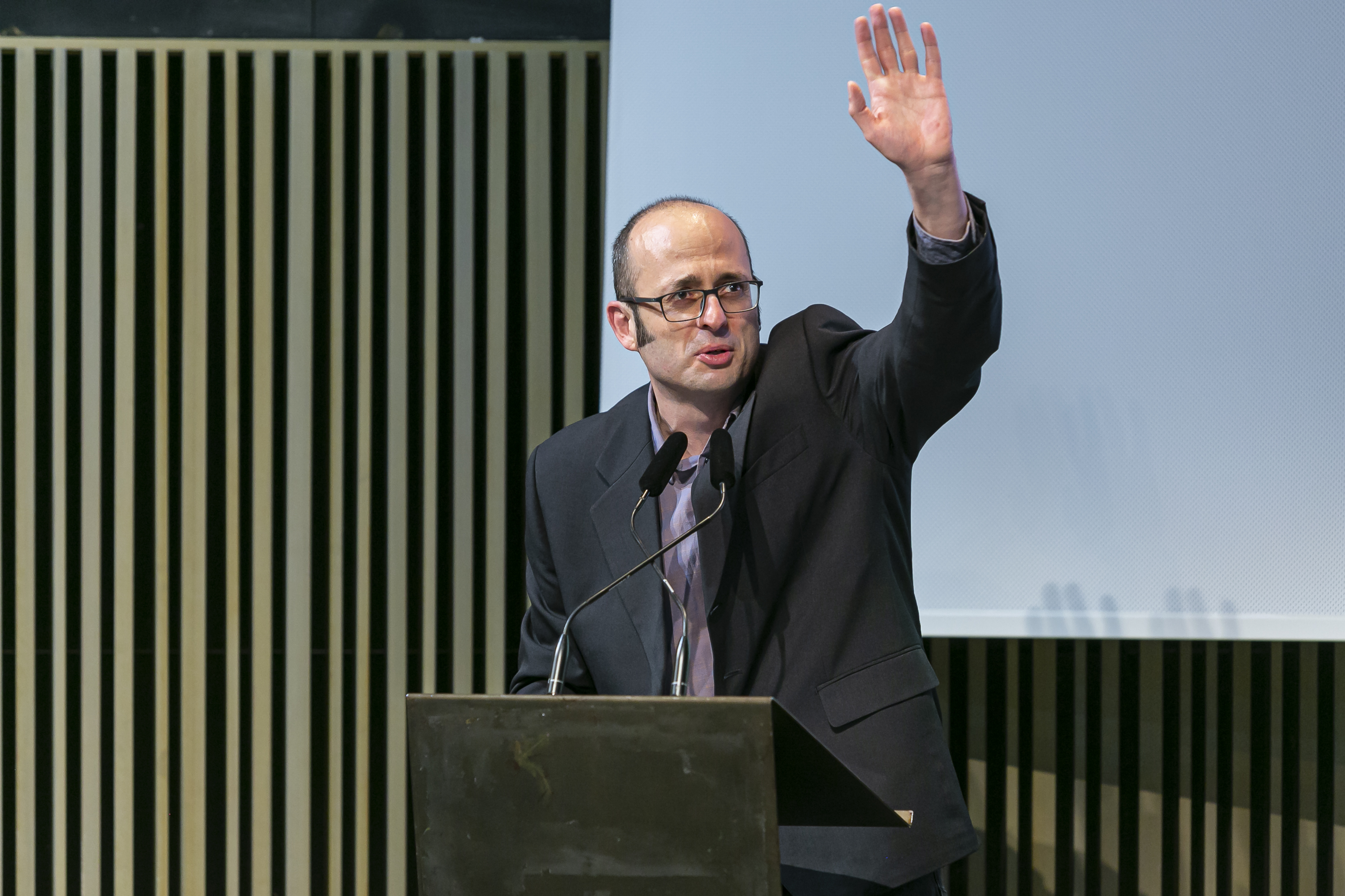 Miquel-Àngel Codes Luna, presentant els Premis ACCA